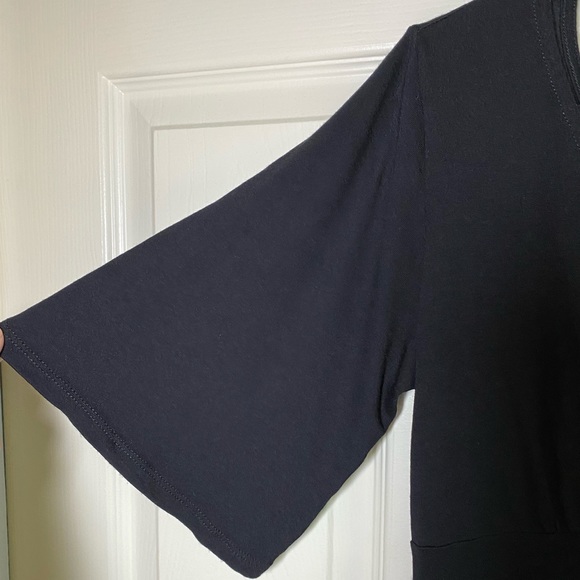 H&M MAMA (Maternity) V-Neck Flowy Top - Picture 3 of 6